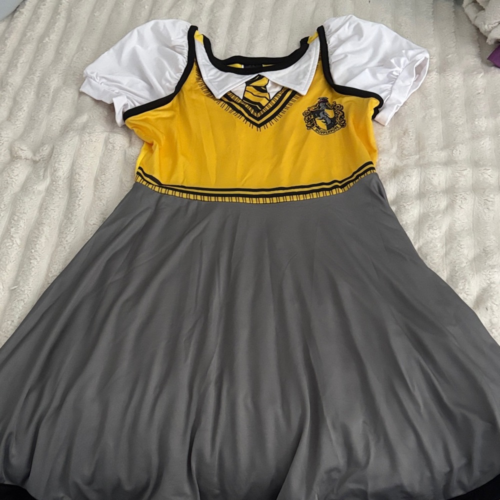 Warner Bros. Harry Potter Hufflepuff House Costume with Crest